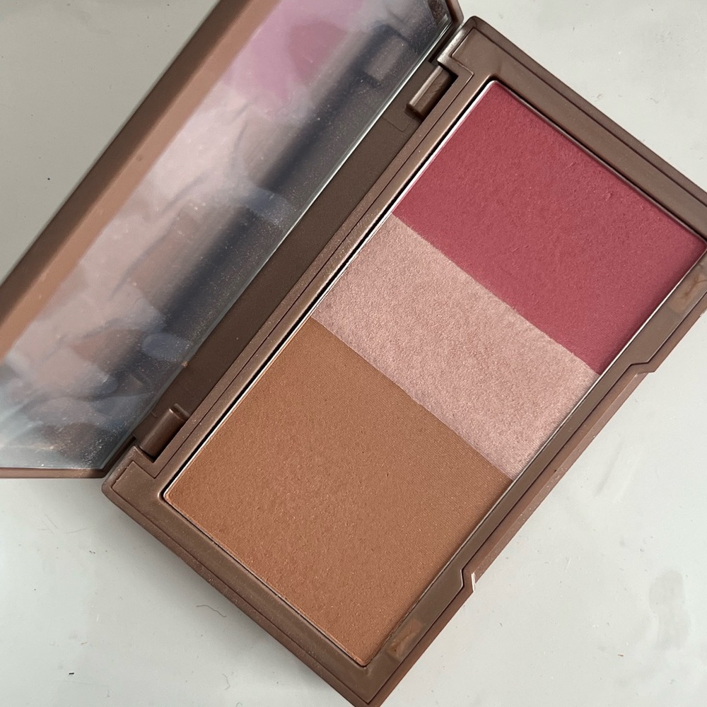 Urban Decay Naked Flushed Blush Bronzer Highlighter palette. Full size